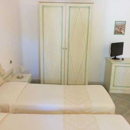 Hotel Cavour Ольбія Екстер'єр фото