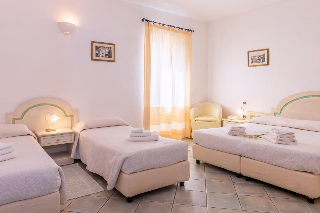 Hotel Cavour Ольбія Екстер'єр фото