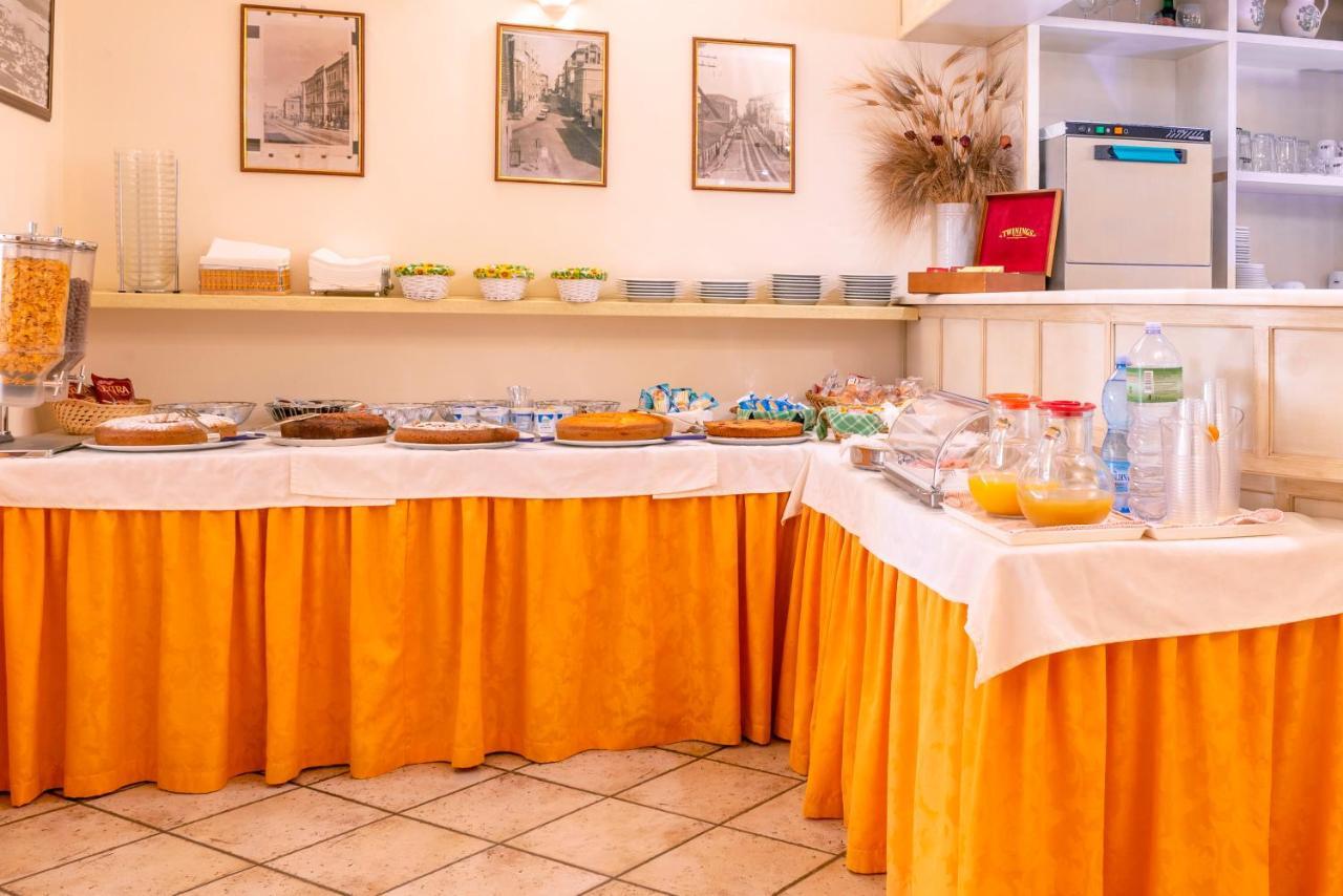 Hotel Cavour Ольбія Екстер'єр фото