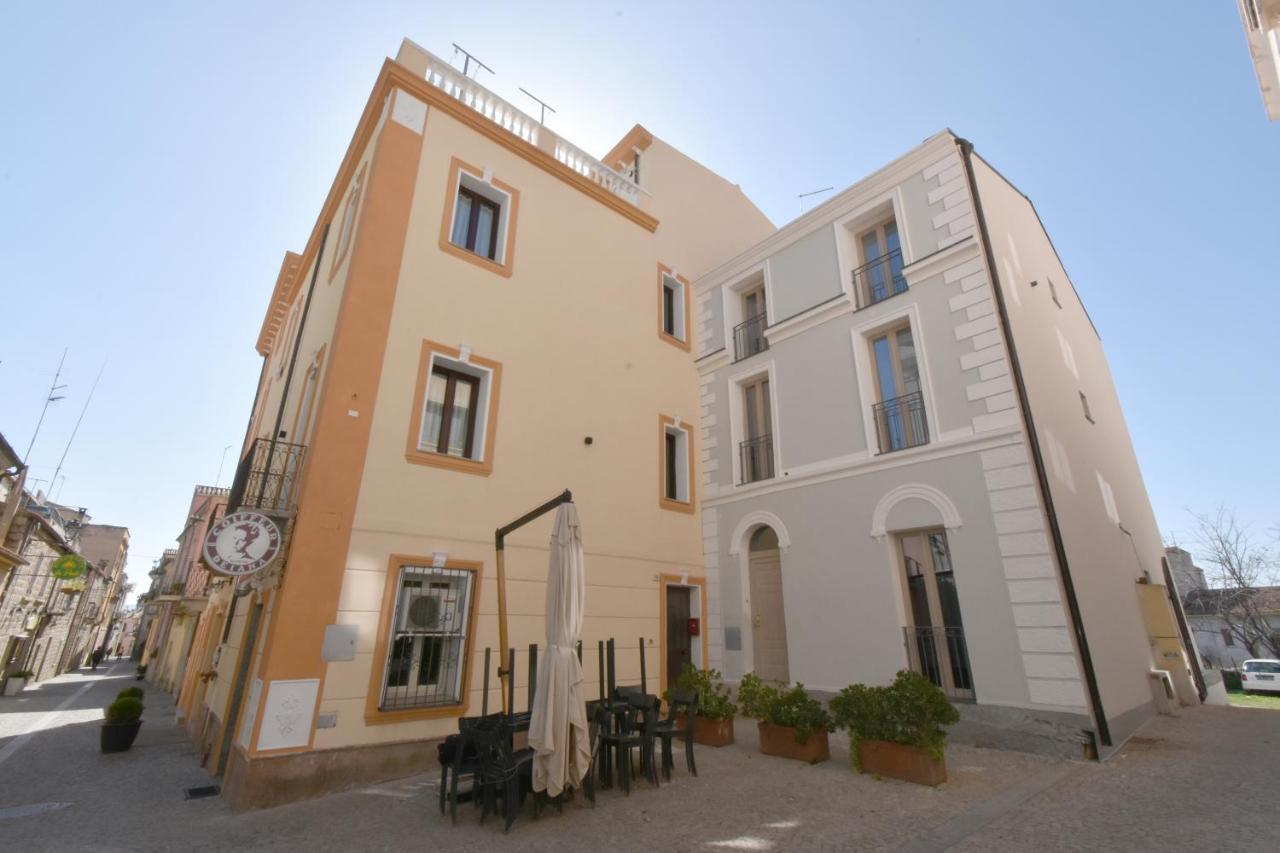 Hotel Cavour Ольбія Екстер'єр фото